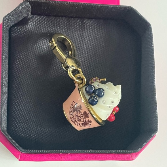 Juicy Couture Frozen Yogurt Charm - In original box! - Picture 2 of 7